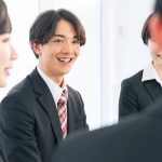 グループディスカッションをする学生たち