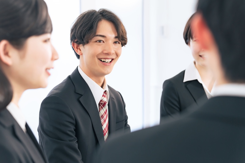 グループディスカッションをする学生たち