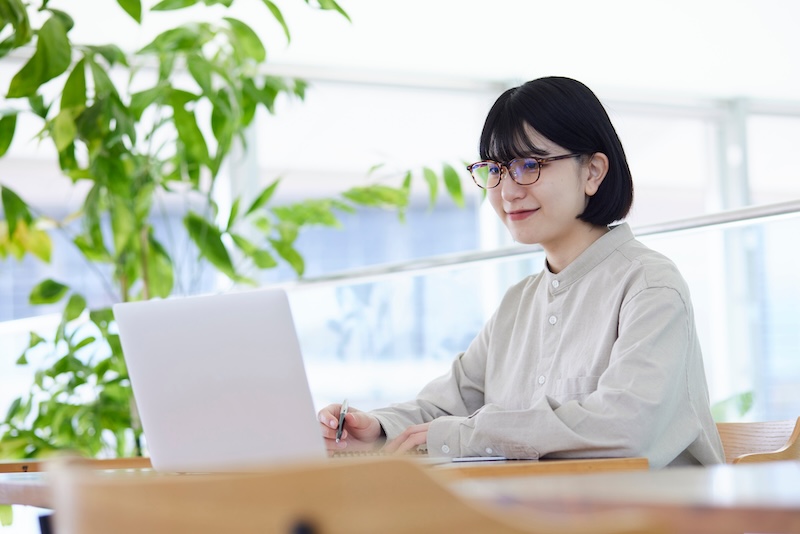 エントリシートをメール添付で送ろうとする学生
