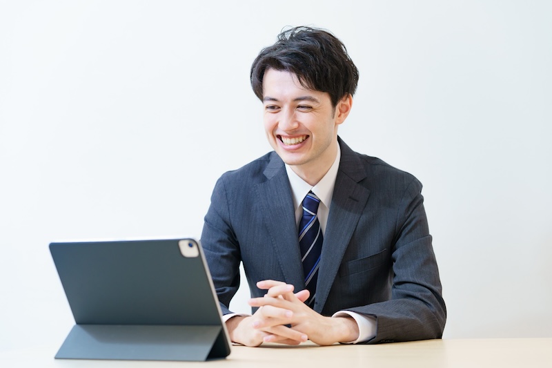 オンライン（Web）面接に臨む学生のイメージ