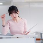 試験を受けている学生