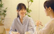 長所について話しあう学生たちのイメージ