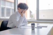 自己分析をする学生