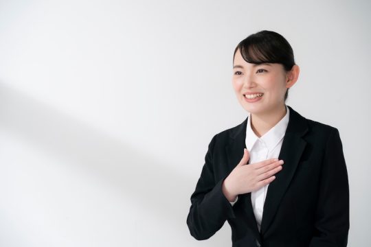 面接を受ける学生